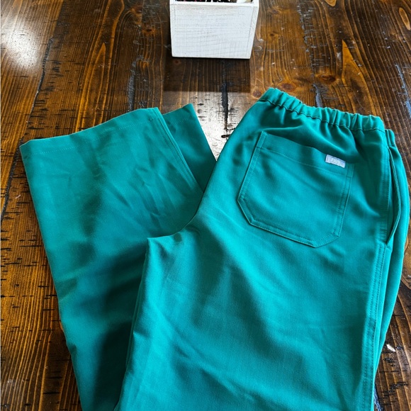 Figs Mens Hunter Green Pisco Short Scrub Pants - Picture 5 of 5